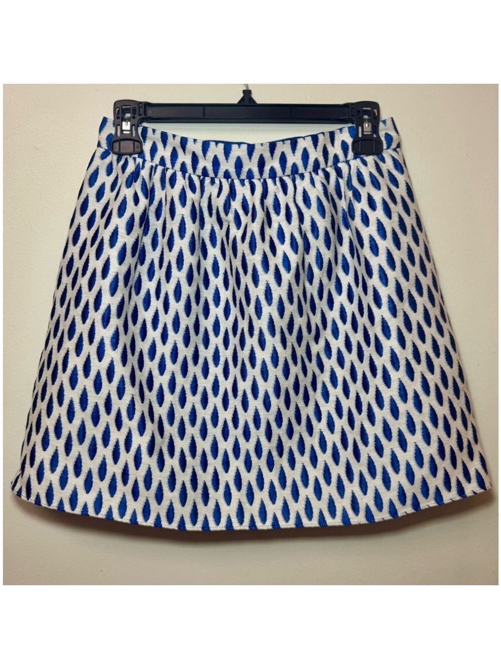 Alice + Olivia Blue & White Textured A-Line Skirt (Size 4)